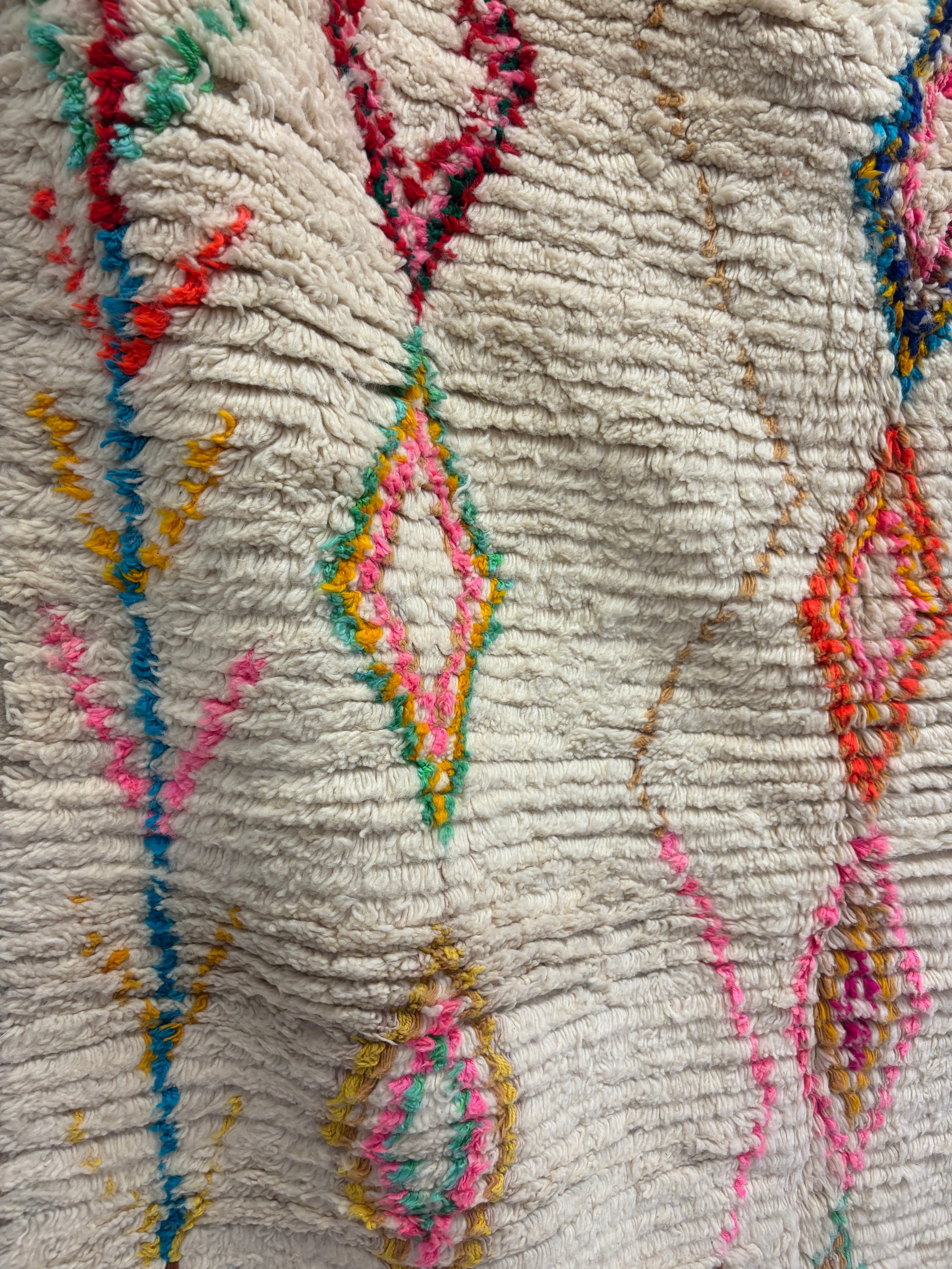 Vintage Azilal Moroccan Rug in Ivory Wool with Polychrome Diamond Columns