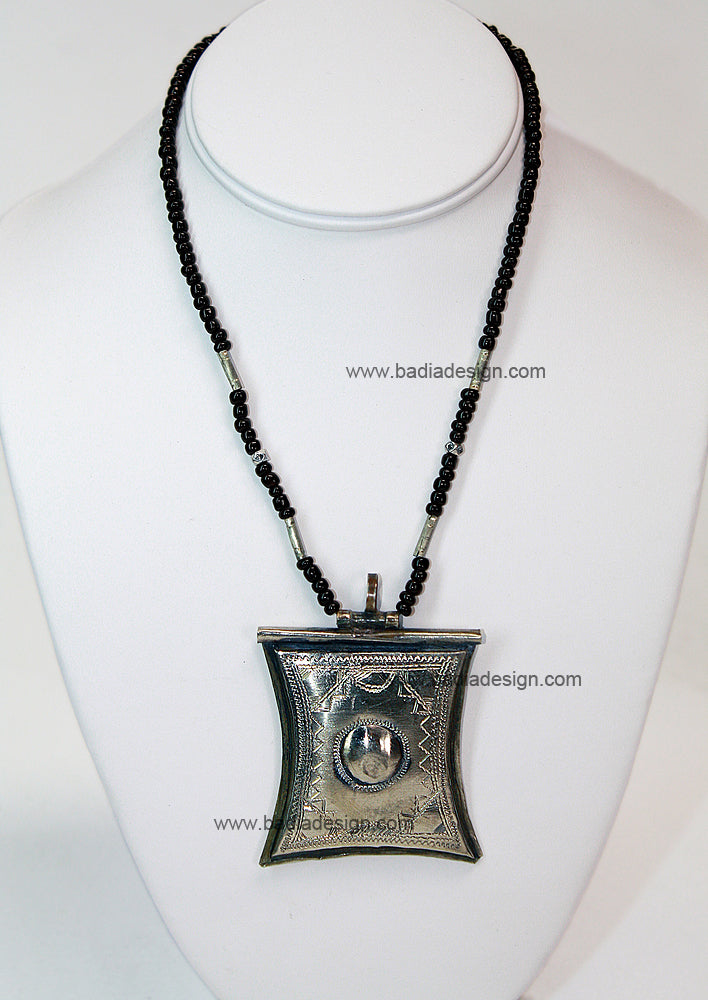 Moroccan Pendant Necklace - J037