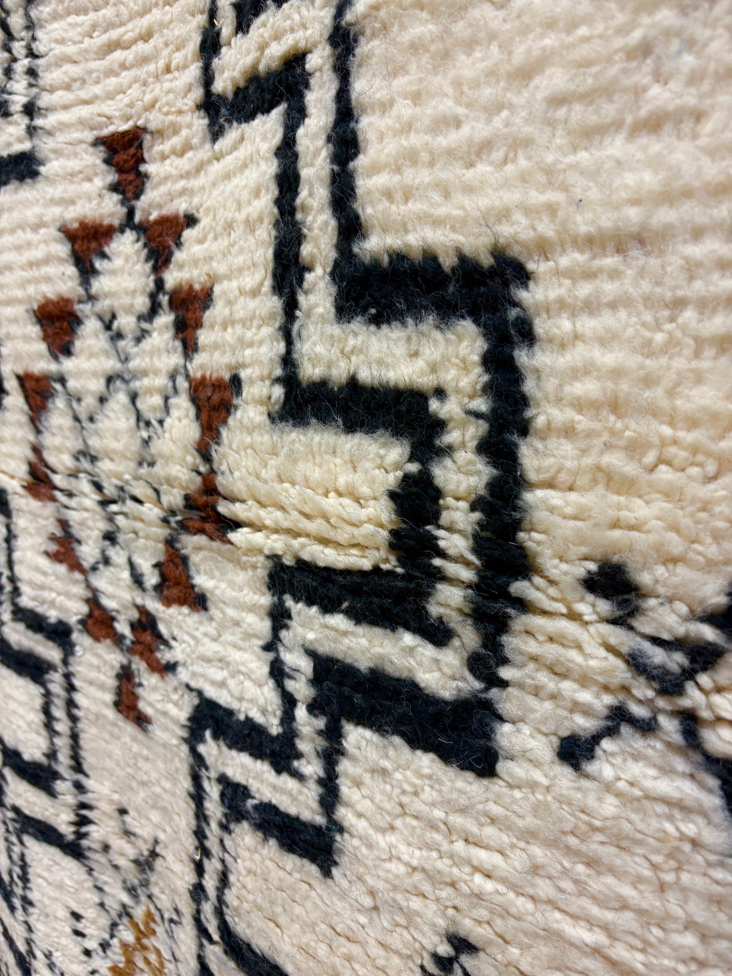 Beni Ourain Moroccan Runner in Ivory Wool with Stepped Black Medallion