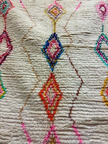 Vintage Azilal Moroccan Rug in Ivory Wool with Polychrome Diamond Columns