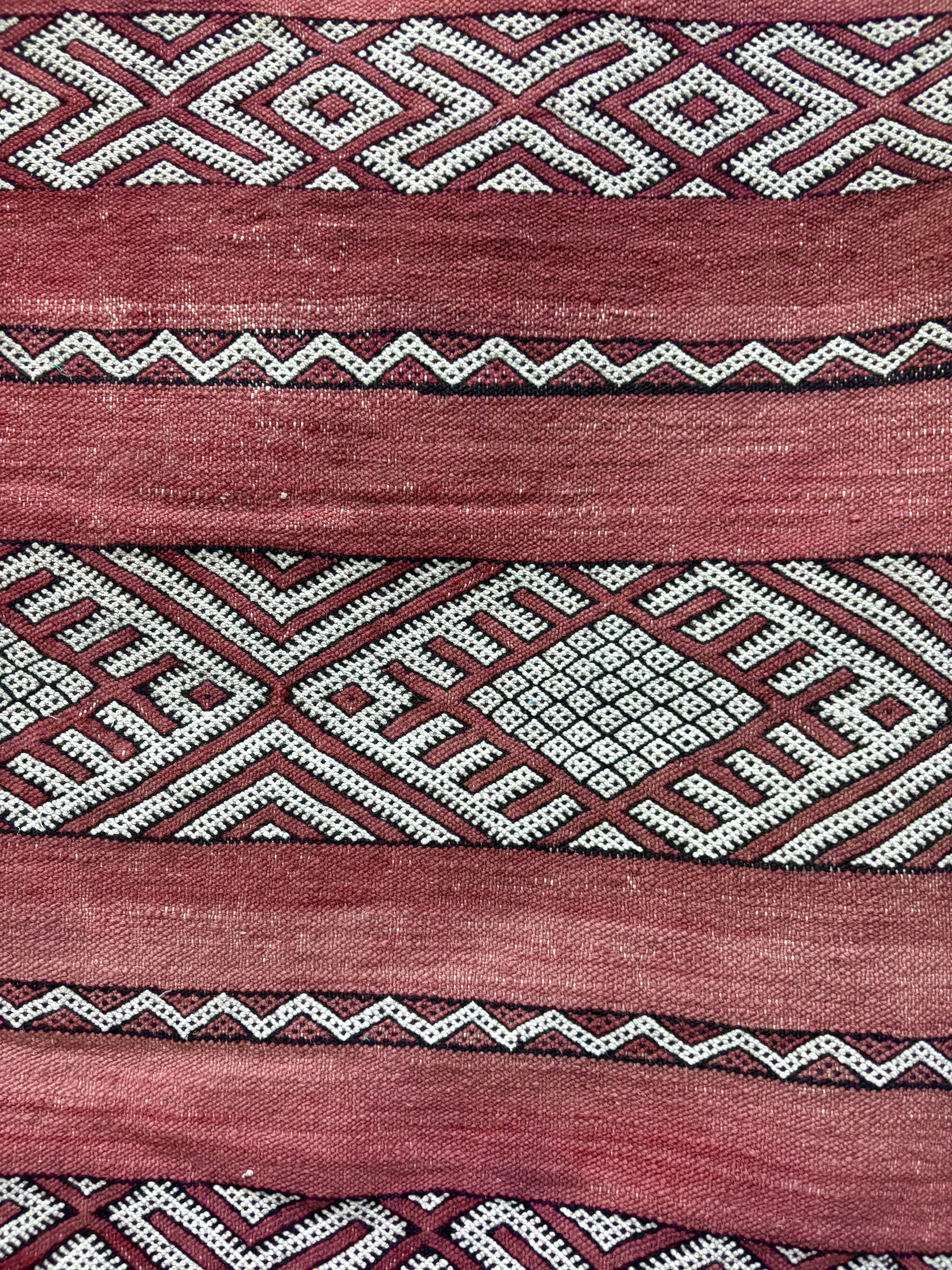 Vintage Zemmour Moroccan Kilim with Red Stripes