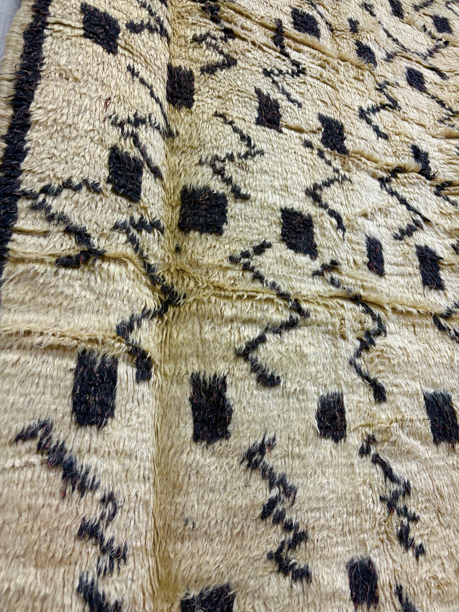 Azilal Runner with Ivory Field and Black Zigzags