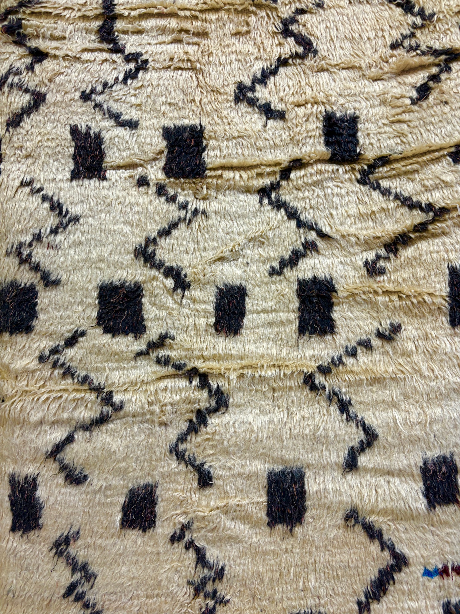 Azilal Runner with Ivory Field and Black Zigzags