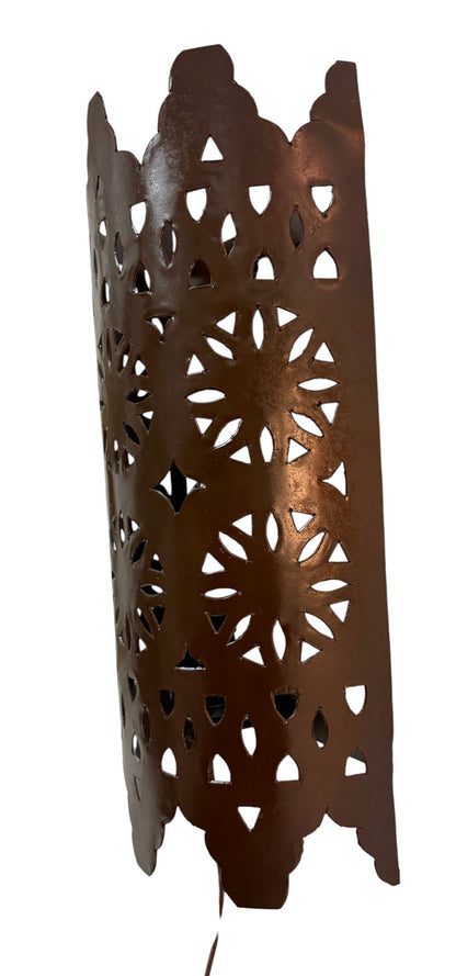 Curved Artisanal Wrought Iron Sconce