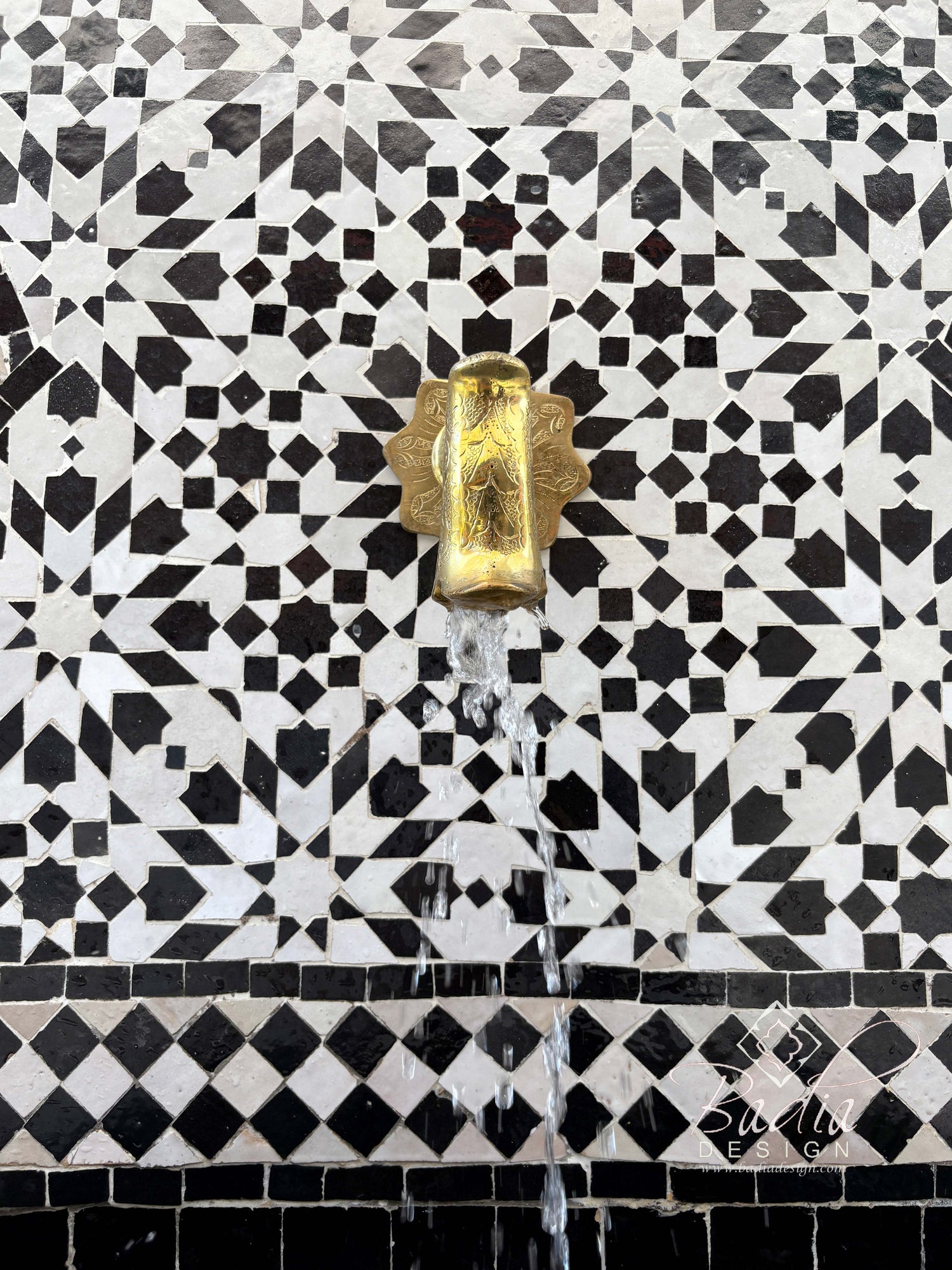 Black and White Mosaic Tile Water Fountain